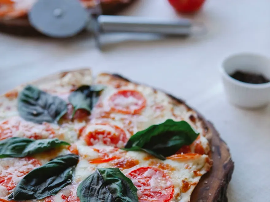 Spicy lamb pizza