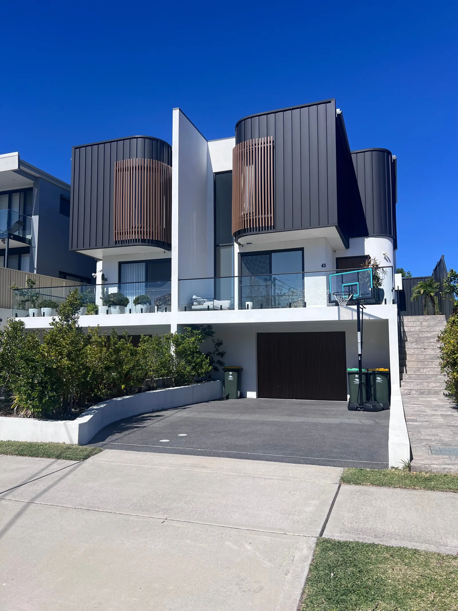 Sold in Hawthorne